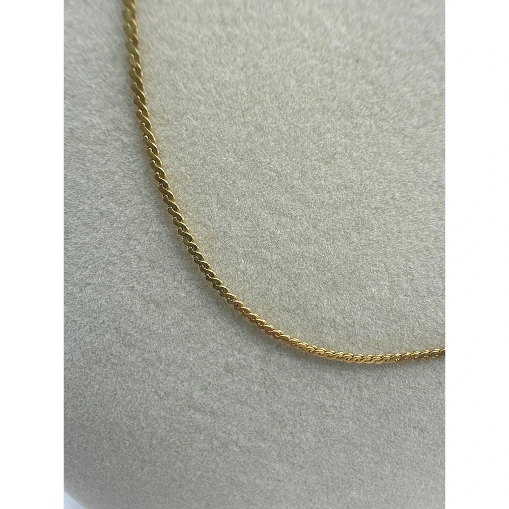 Vintage Gold Tone Curb Link Chain Necklace 16 Inch Minimalist Spring Ring Clasp
